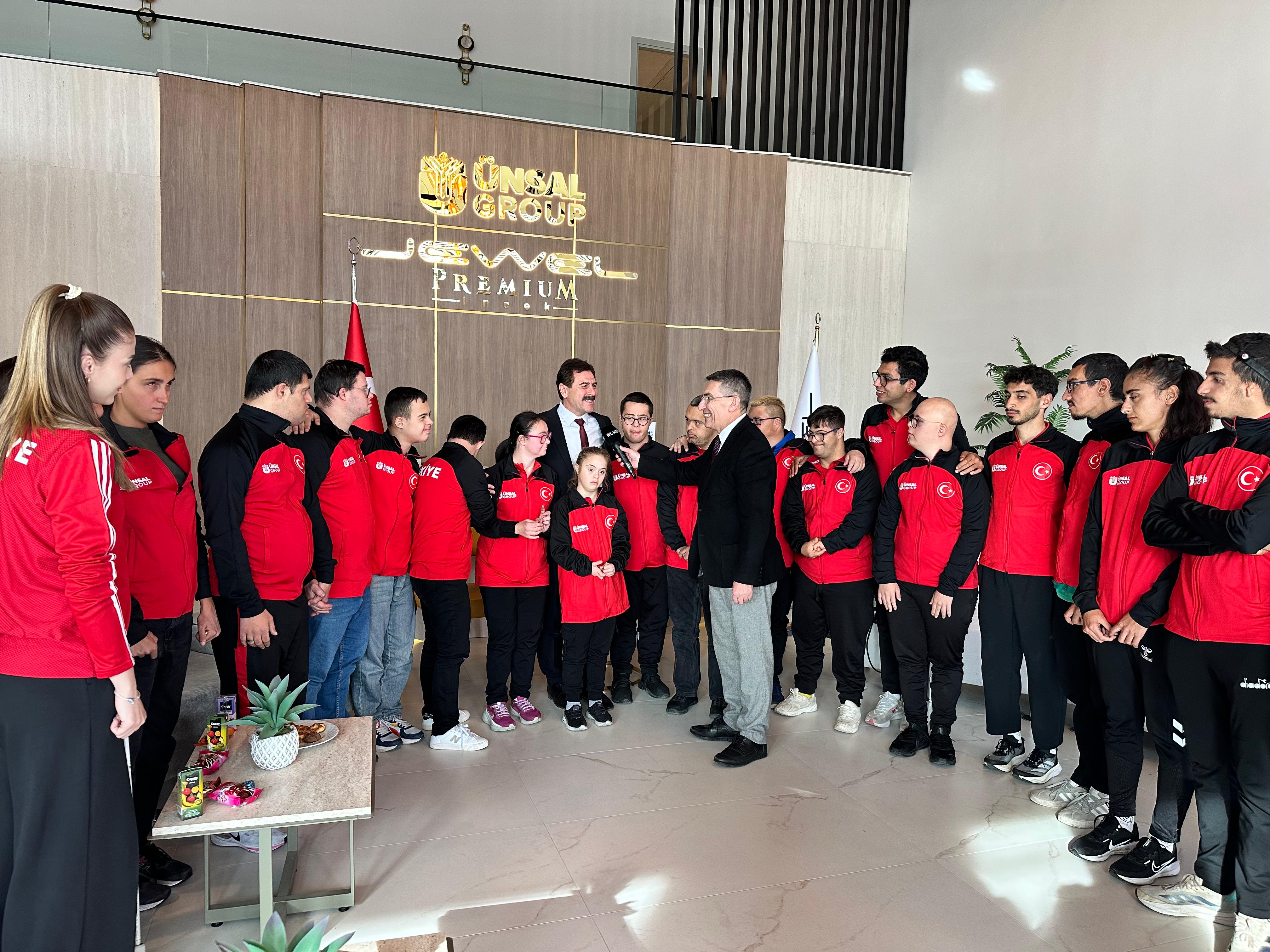 ORHAN ÜNSAL | ÖZEL MELEKLERİ ÖDÜLLENDİRDİ...